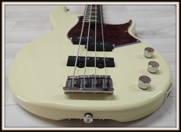 Preview: Yamaha Pro Series BBP34, Vintage White II